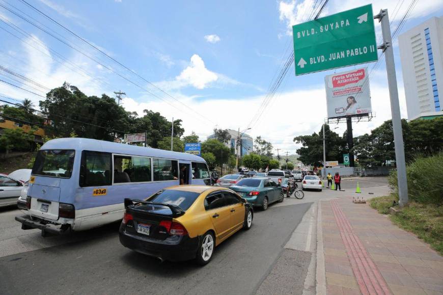 Caos vehicular vive la capital a pocas horas de la movilización convocada por Libre