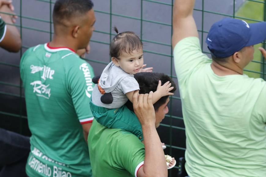 Zafarrancho y bellas mujeres inundan el Yankel : No se vio en TV del Marathón vs. Motagua