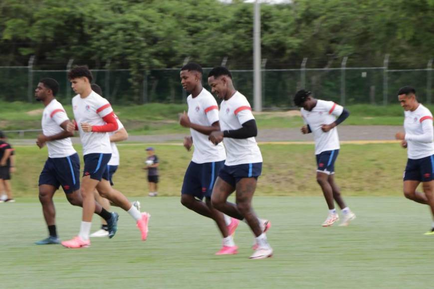 Romell Quioto sorprende y realiza trabajos de pretemporada con el Olimpia de Pedro Troglio