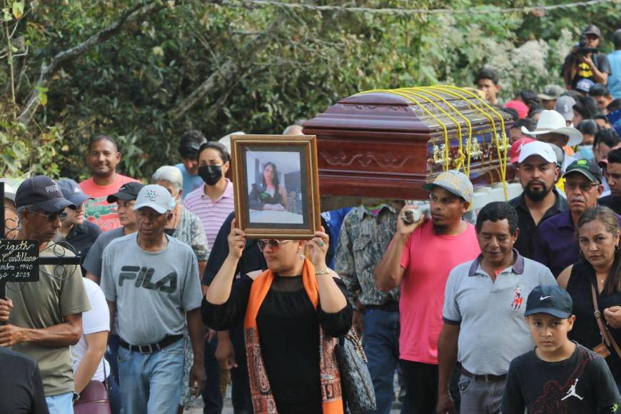 Cargando su foto, así fue la caminata para despedir a Ana Hernández