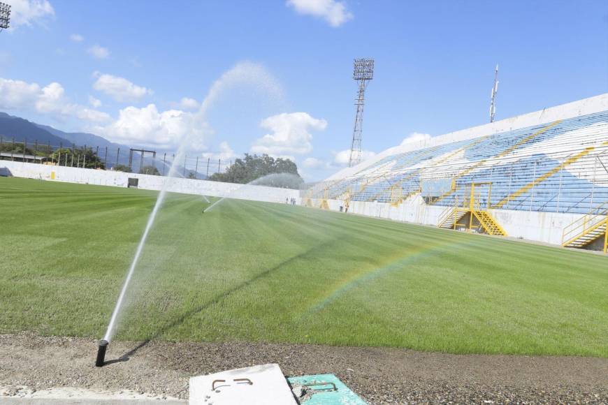 Cancha del estadio Morazán quedó una belleza