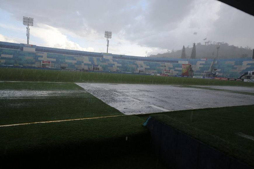 Con clima lluvioso y cancha mojada, así se jugará el Honduras vs Cuba