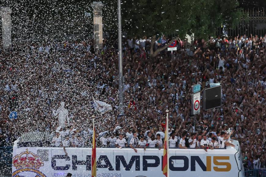 Real Madrid festejó en Cibeles la Decimoquinta Champions con miles de aficionados