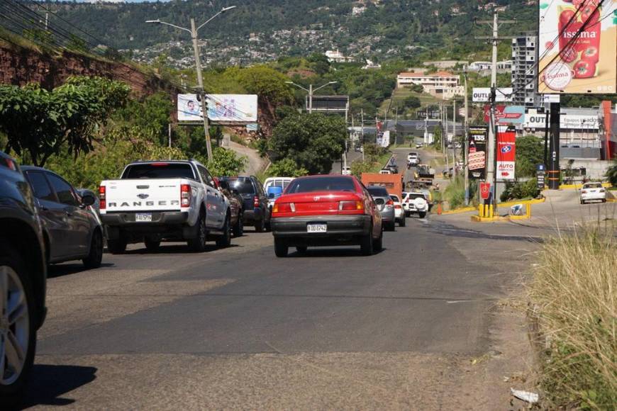 Siguen trabajos de bacheo en tres puntos del anillo periférico