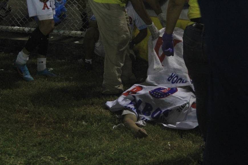 Desesperación, llanto y muerte deja estampida en el estadio Cuscatlán de El Salvador