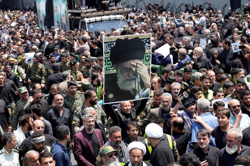 Las imágenes del multitudinario funeral del presidente de Irán, Ebrahim Raisi