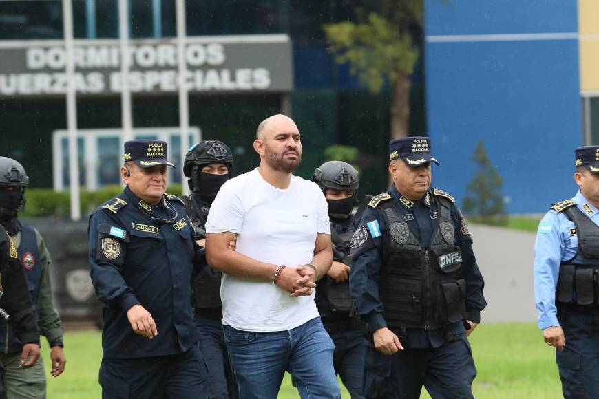 Esposado y en una Black Mamba: Así llegó Mario Cálix, alias “Cubeta”, a la capital