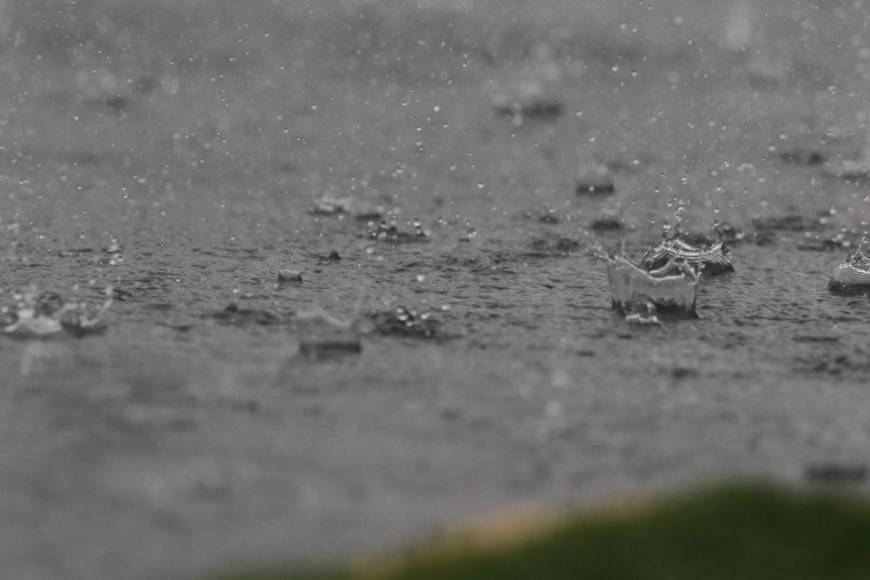 Con clima lluvioso y cancha mojada, así se jugará el Honduras vs Cuba