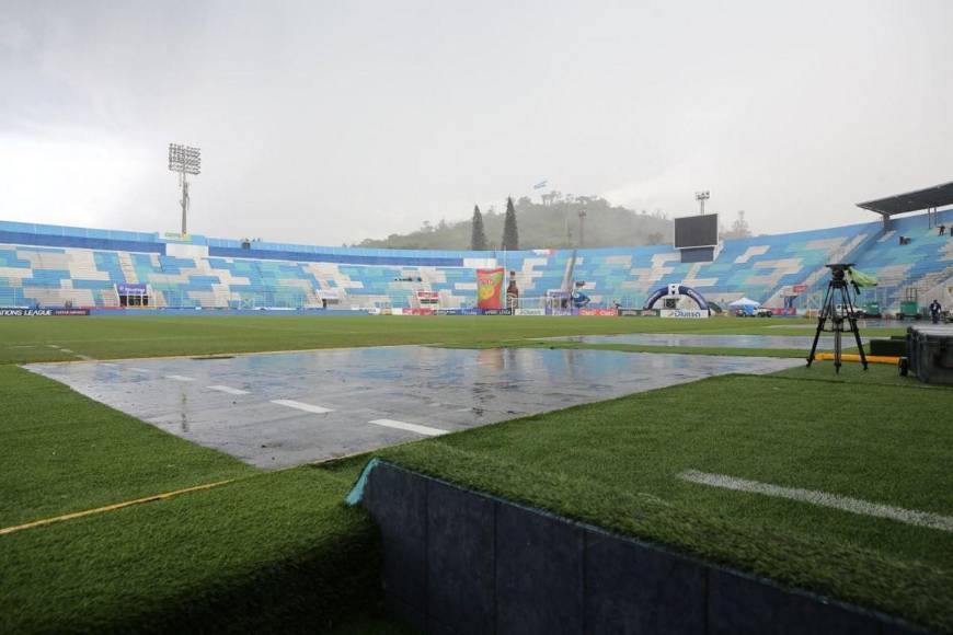 Con clima lluvioso y cancha mojada, así se jugará el Honduras vs Cuba
