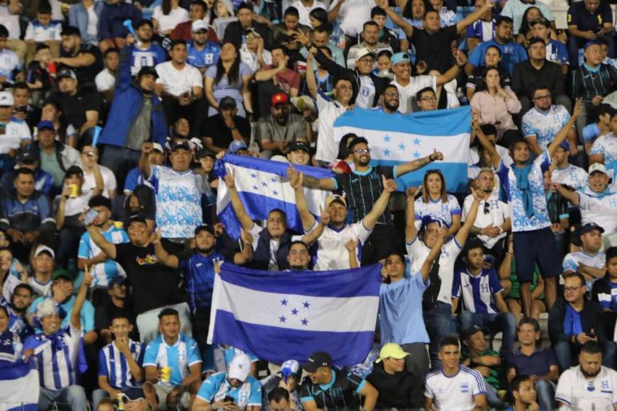 Las mejores pancartas que engalanaron el estadio Nacional en el Honduras-México