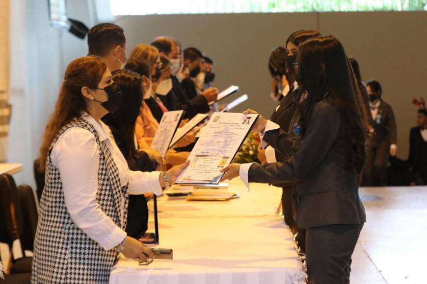 Instituto Central gradúa más de 600 profesionales en Informática, Humanidades, Salud y Finanzas
