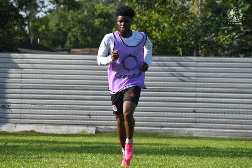 Alberth Elis sorprende a jugadores del Olimpia en Houston