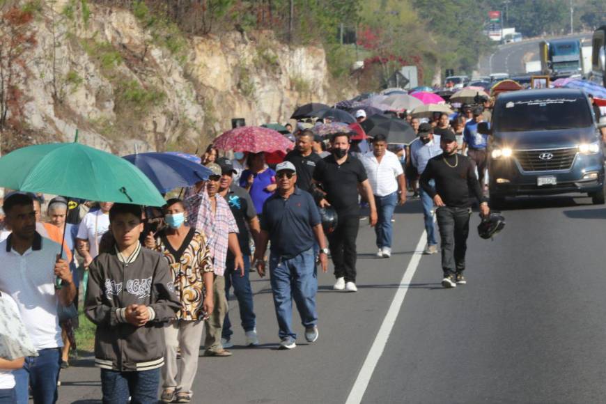 Cargando su foto, así fue la caminata para despedir a Ana Hernández