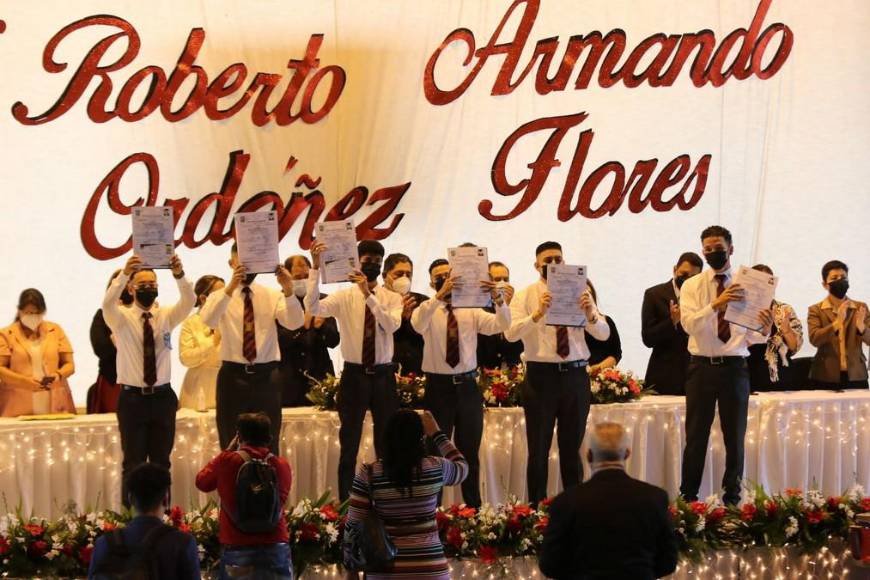 Instituto Central gradúa más de 600 profesionales en Informática, Humanidades, Salud y Finanzas