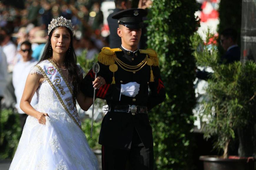 Militares dan inicio a los desfiles patrios en la capital por los 202 años de independencia