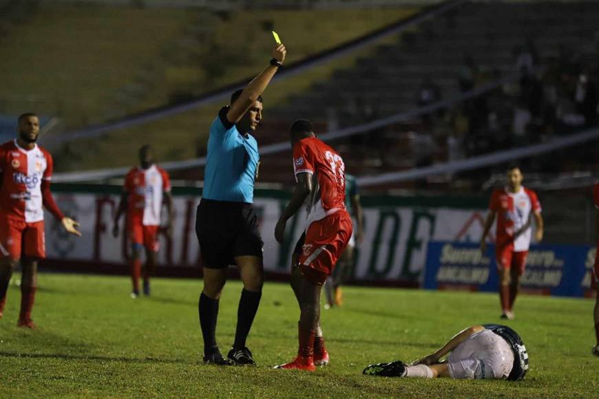 A oscuras y bajo la lluvia: los sinsabores que dejó el Vida vs. Marathón