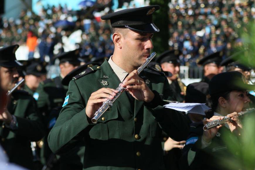 Militares dan inicio a los desfiles patrios en la capital por los 202 años de independencia