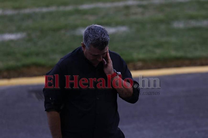 Diego Vázquez no pudo contener las lágrimas; así fue su emotivo adiós de Motagua (FOTOS)