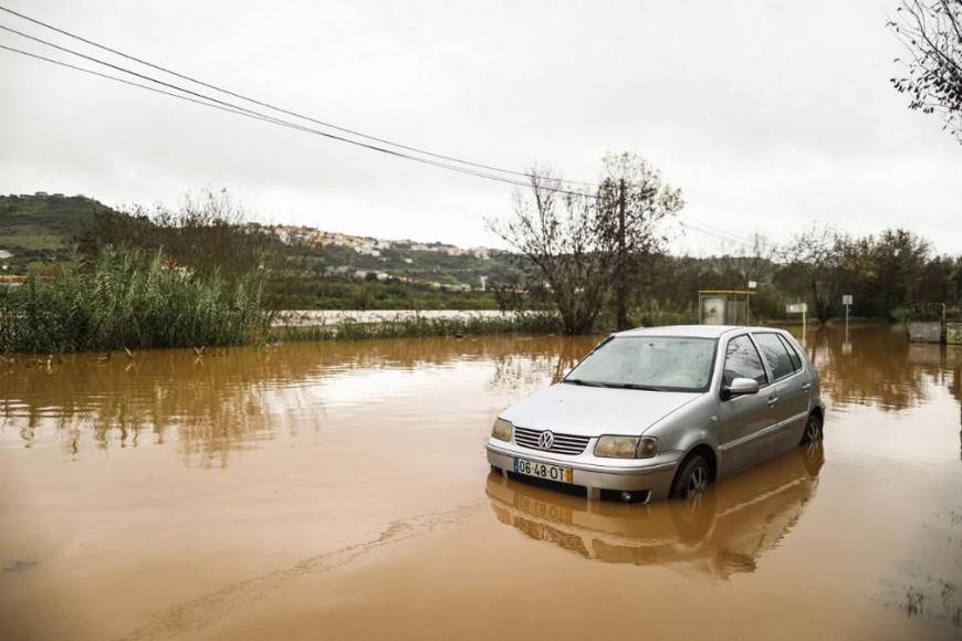 Caos y alerta roja en Lisboa, Portugal, por fuertes inundaciones