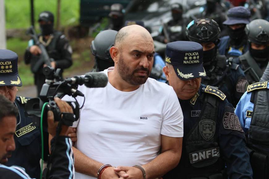 Esposado y en una Black Mamba: Así llegó Mario Cálix, alias “Cubeta”, a la capital