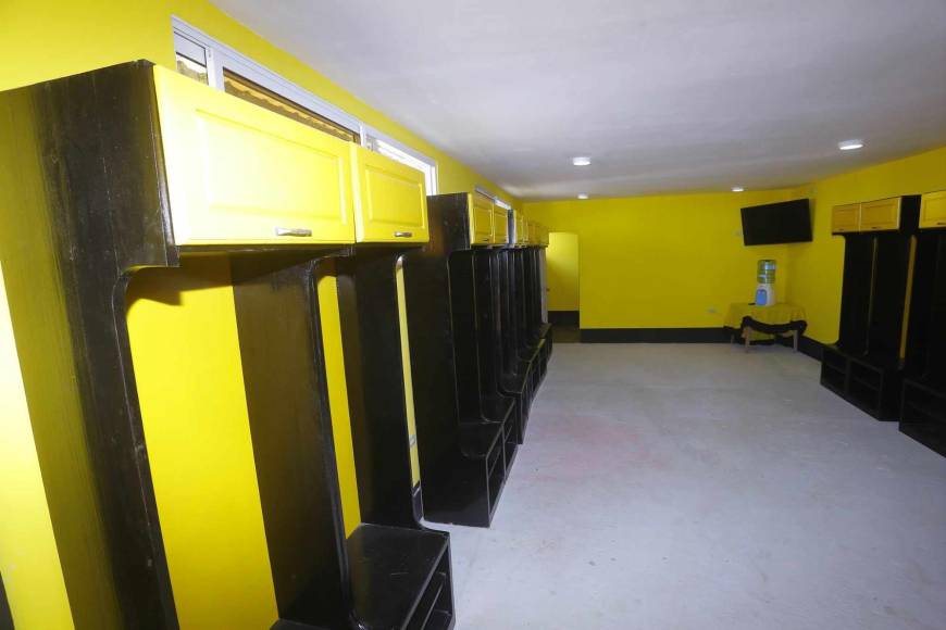 Real España inaugura camerino para jugadores de sus reservas
