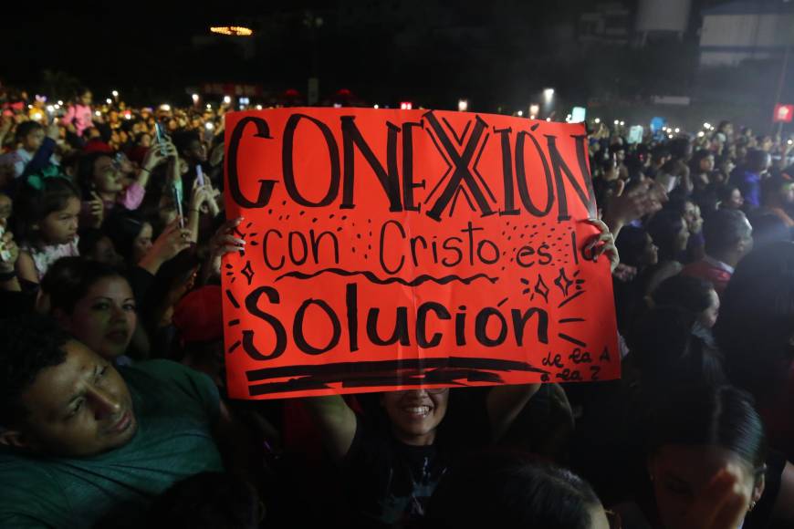 “CONXSION”, una noche de alabanza y adoración junto a Alex Zurdo y su banda