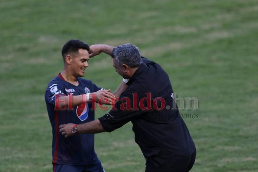 Diego Vázquez no pudo contener las lágrimas; así fue su emotivo adiós de Motagua (FOTOS)