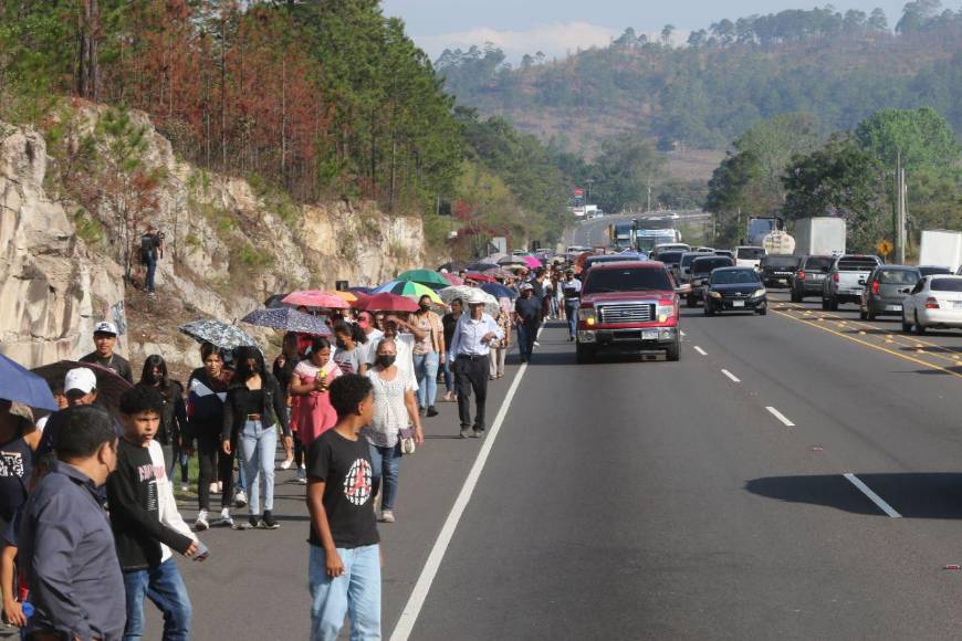 Cargando su foto, así fue la caminata para despedir a Ana Hernández