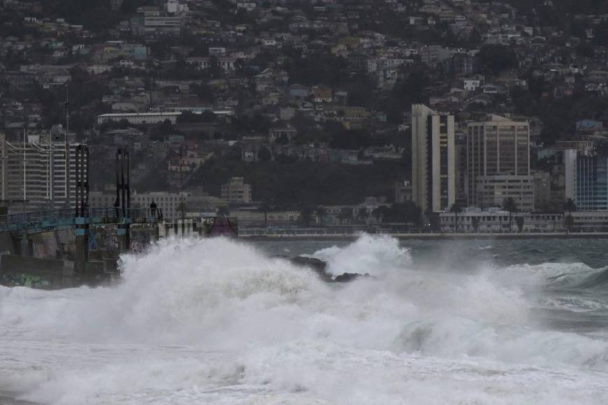 Chile en emergencia por lluvias; hay un muerto y miles de damnificados