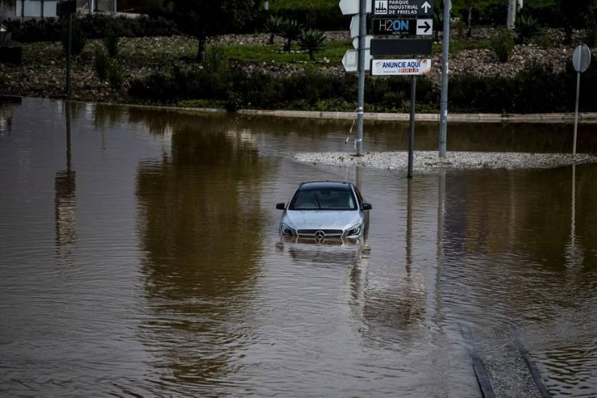 Caos y alerta roja en Lisboa, Portugal, por fuertes inundaciones