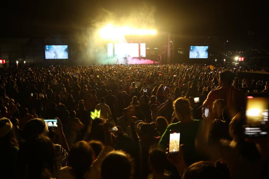 “CONXSION”, una noche de alabanza y adoración junto a Alex Zurdo y su banda
