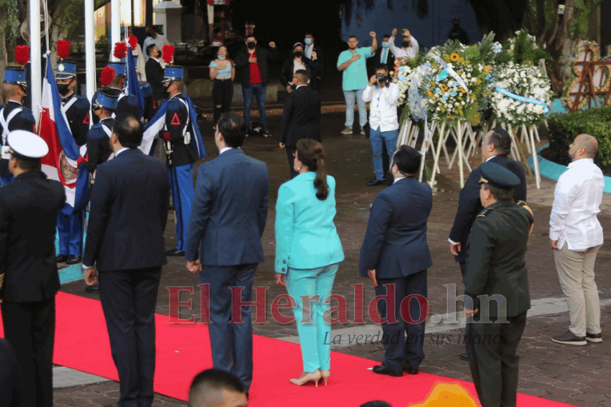 Xiomara Castro opta por un look azul aqua para celebrar el 15 de septiembre (FOTOS)