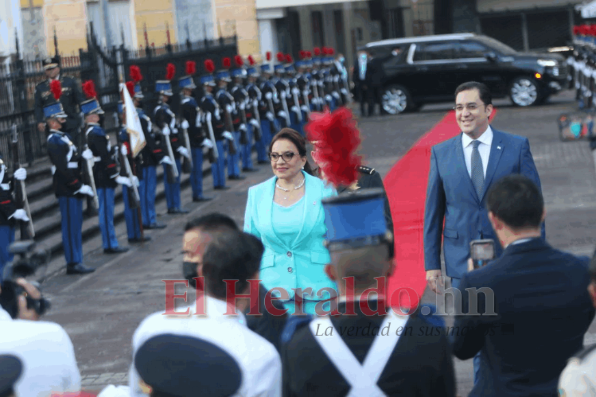 Xiomara Castro opta por un look azul aqua para celebrar el 15 de septiembre (FOTOS)