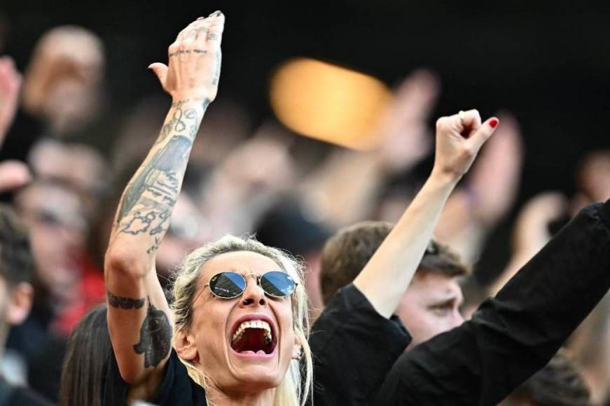 Luka Modric destrozado tras empatar ante Albania y la bella Ivana Knoll presente