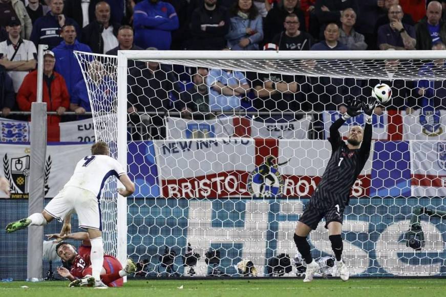Marcan luego de 24 años en Eurocopa, nuevo look de Depay y Bellingham figura