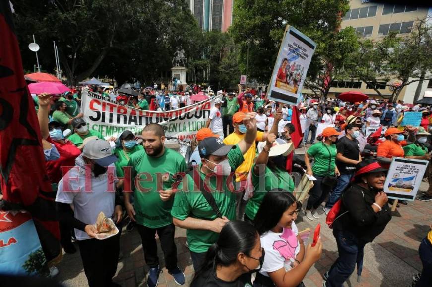 “Aquí lo bolsean a uno”: “Mel” Zelaya interrumpe discurso del Día del Trabajador