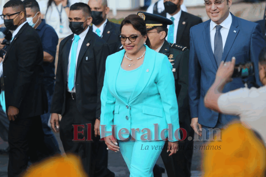 Xiomara Castro opta por un look azul aqua para celebrar el 15 de septiembre (FOTOS)