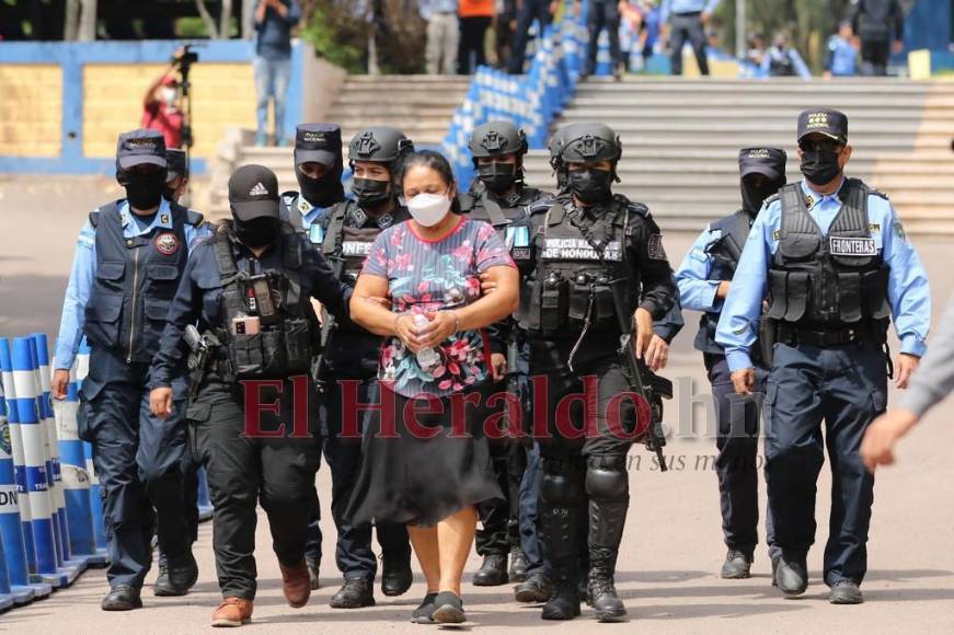 Las imágenes que dejó el traslado de la jefa narco Herlinda Bobadilla a la capital