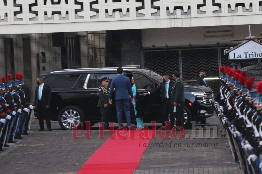 Xiomara Castro opta por un look azul aqua para celebrar el 15 de septiembre (FOTOS)