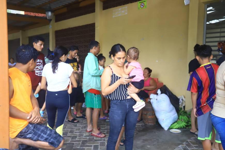 Fotos: Pobladores de la zona norte se protegen en albergues