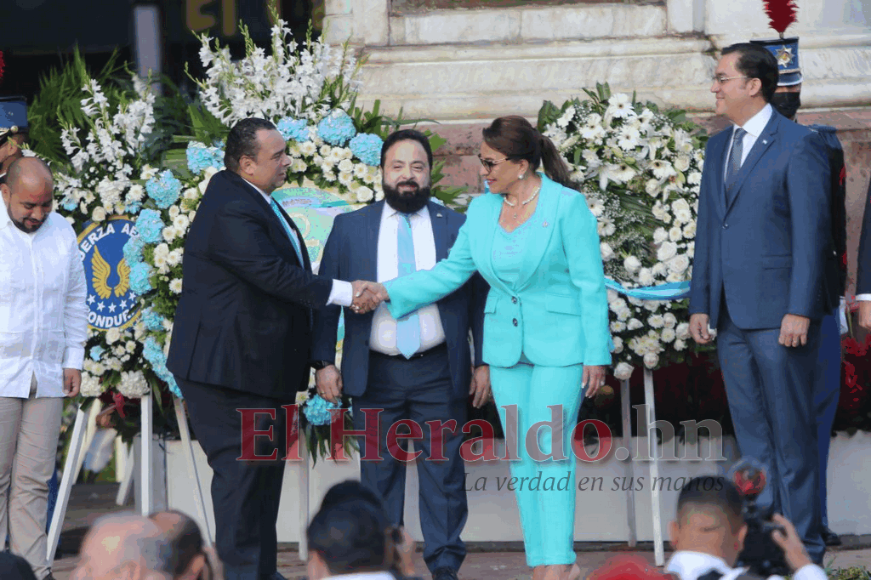 Xiomara Castro opta por un look azul aqua para celebrar el 15 de septiembre (FOTOS)