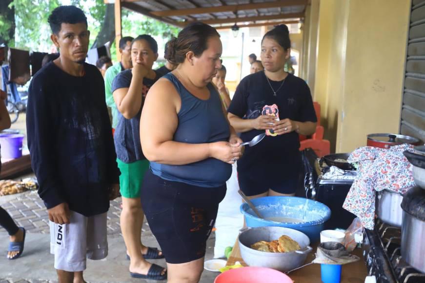 Fotos: Pobladores de la zona norte se protegen en albergues