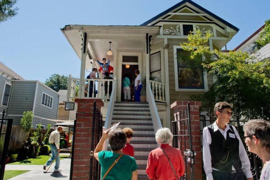Dorothea Puente, la abuela que enterró siete cuerpos en su jardín en California