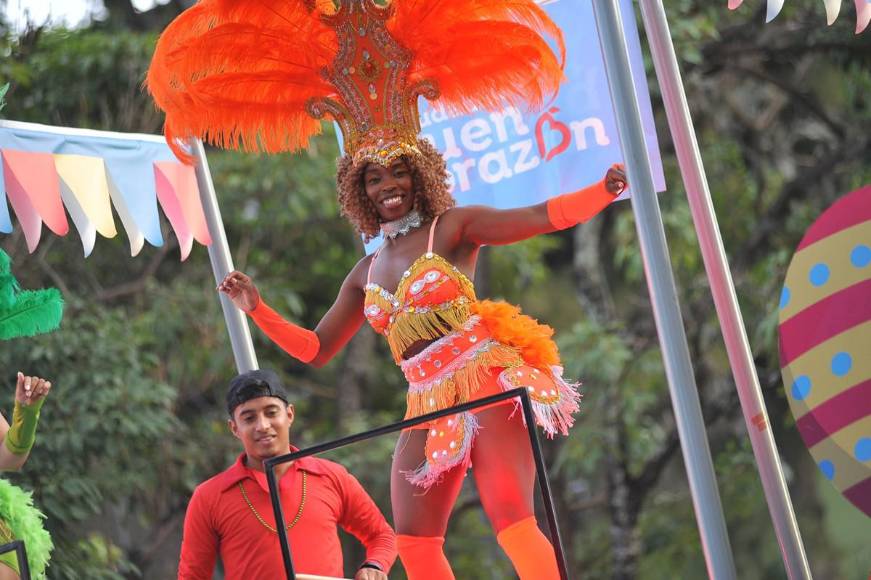 Derroche de belleza y sonrisas en carnaval de Tegucigalpa