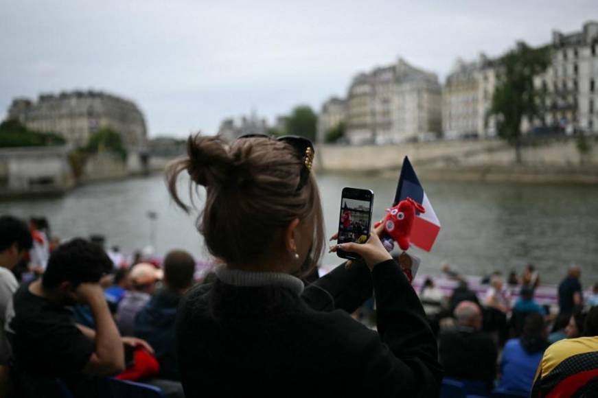 Río Sena y Torre Eiffel, monumentos epicentro del espectáculo en París-2024