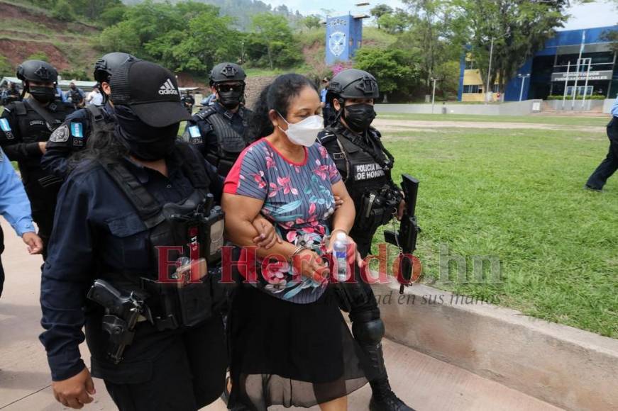 Las imágenes que dejó el traslado de la jefa narco Herlinda Bobadilla a la capital