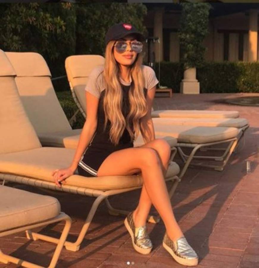 Alexa Dellanos luce irreconocible tras dar un giro de 180 grados en su vida