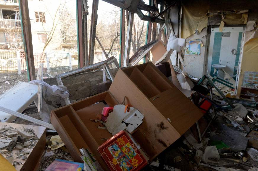 Día 28, Ucrania sigue devastada tras ataques rusos, pero no da marcha atrás