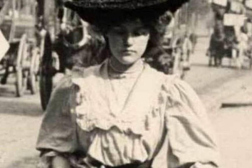 Blanche Monnier, la joven que vivió 25 años encerrada por su madre y logró ser rescatada gracias a una pista anónima (Fotos)