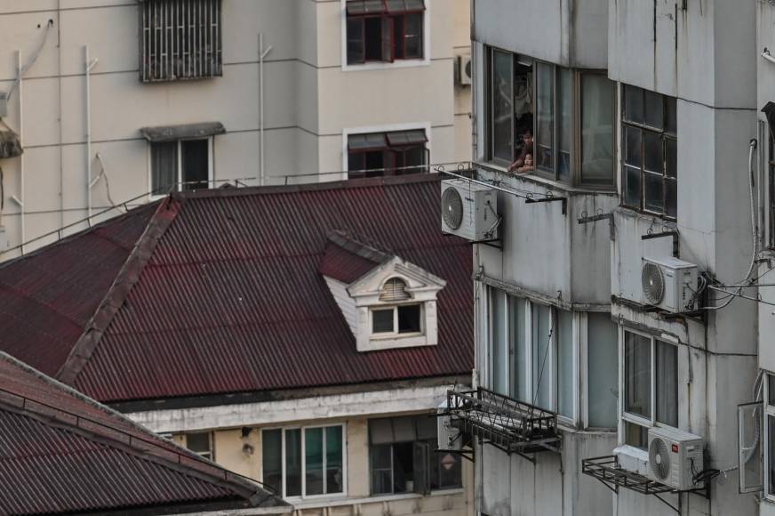 Gritos, desabastecimiento y suicidios por covid: ¿Qué está pasando en Shanghái?